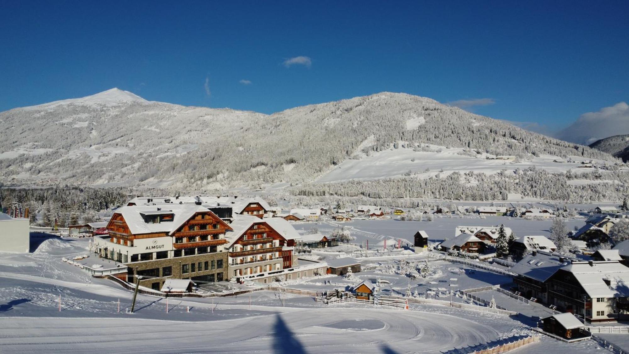 Almgut - Mountain Wellness Hotel Sankt Margarethen im Lungau Exterior photo