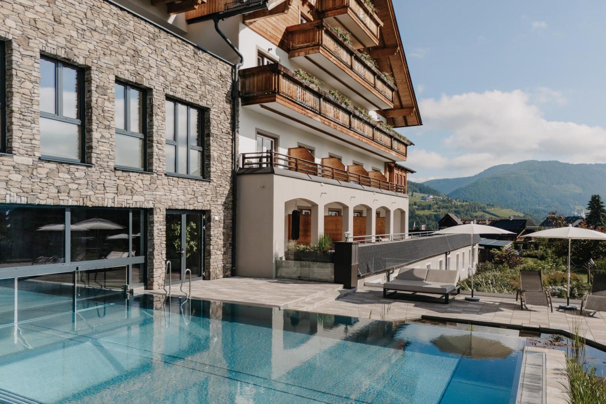Almgut - Mountain Wellness Hotel Sankt Margarethen im Lungau Exterior photo