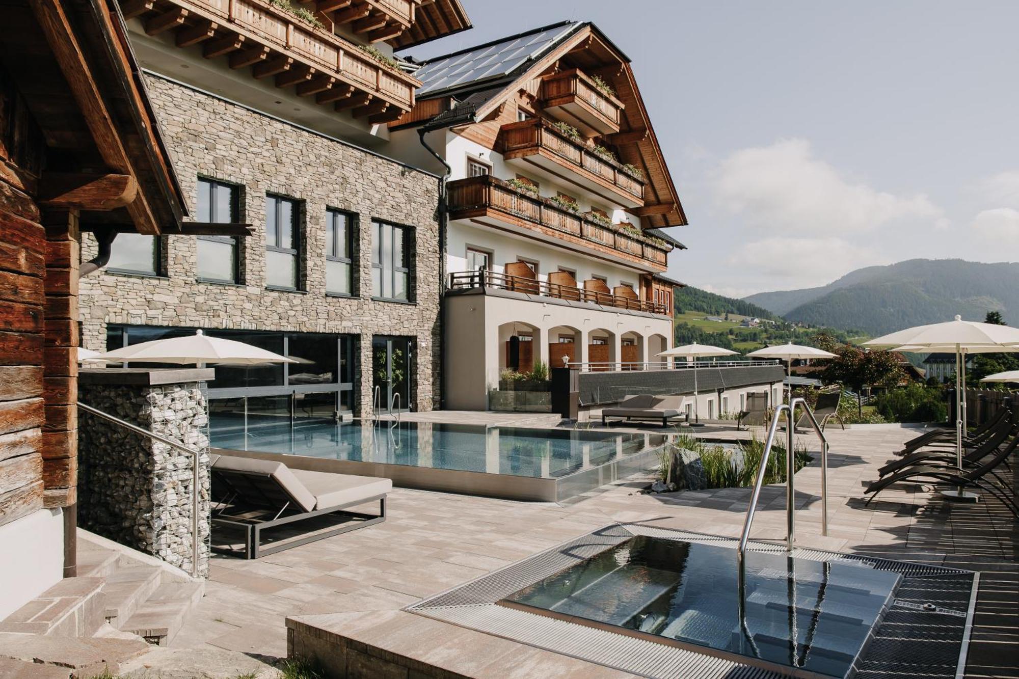 Almgut - Mountain Wellness Hotel Sankt Margarethen im Lungau Exterior photo